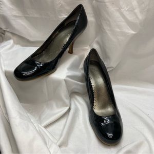 Kenneth Cole Reaction Patent Leather Round Toe High Heel Shoes Size 9 Black.